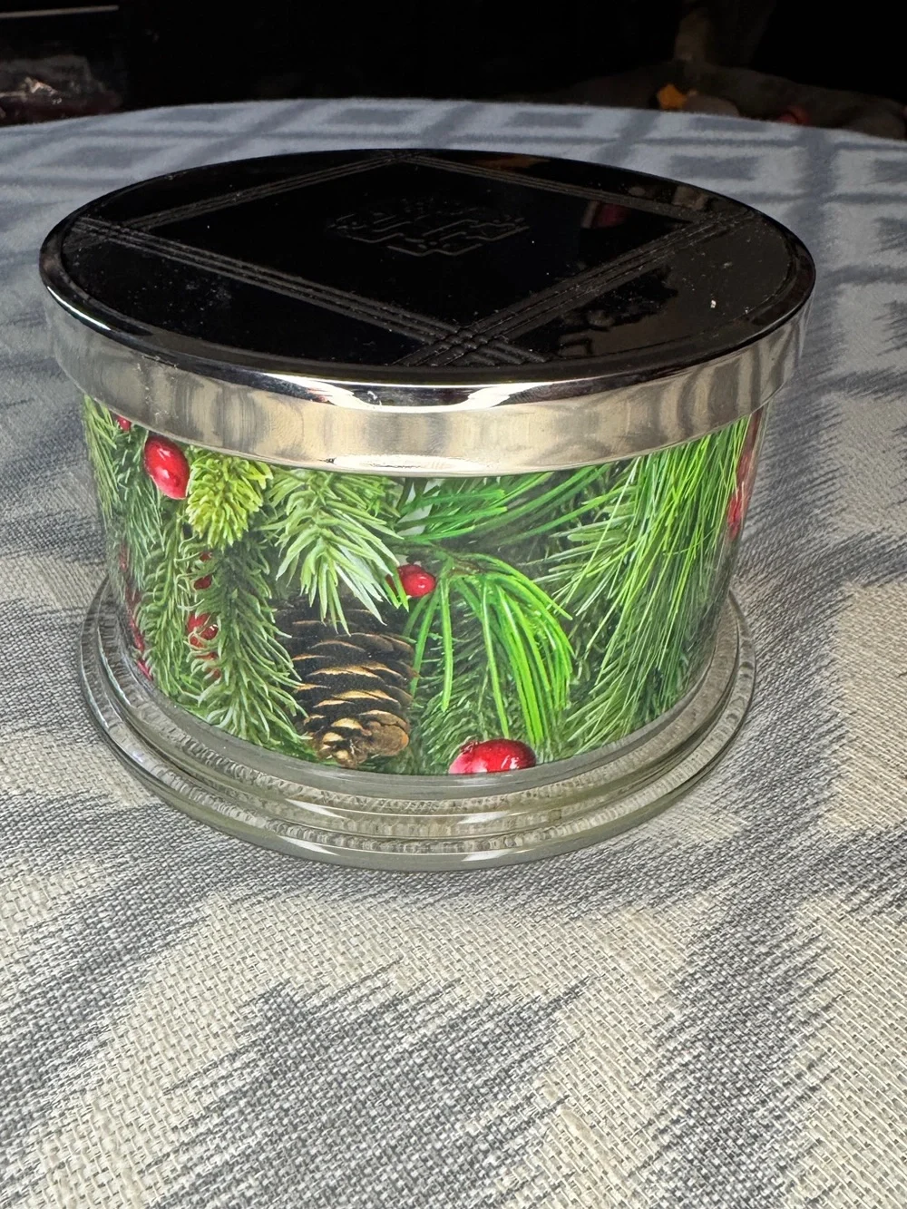NWT- HomeWorx by Slatkin + Co. 18oz Mistletoe Magic Candle